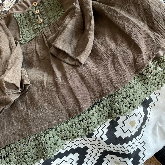 TOBI lace green top off the shoulder tunic - Picture 4 of 4